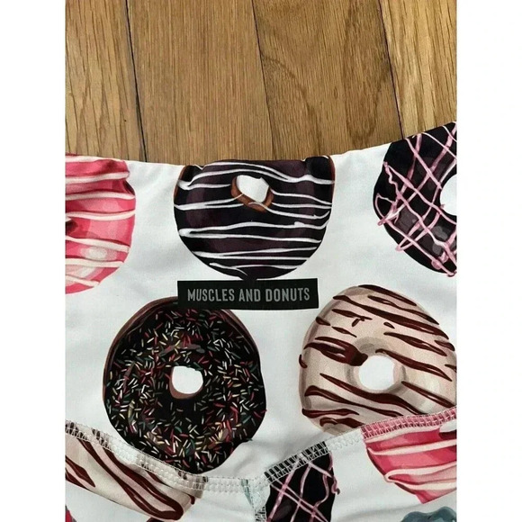 Muscles & Donuts Women's White Donuts Shorts Size Small - Picture 6 of 6